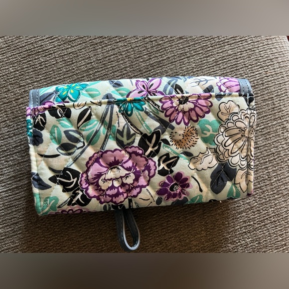 Vera Bradley wristlet! BNWT Penelope’s Garden - Picture 3 of 5